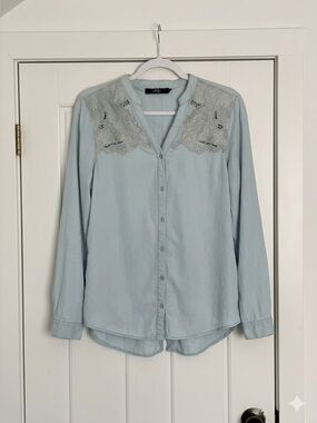 BKE Women's Button Up Size Medium Blue Western Boho Long Sleeve V-Neck Metallic